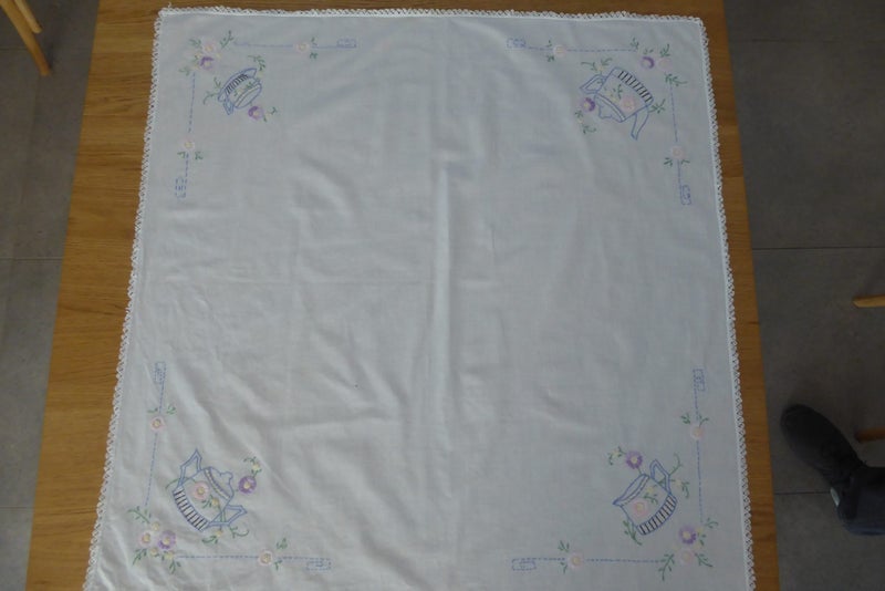 Vintage afternoon tea tablecloth Carousel 2