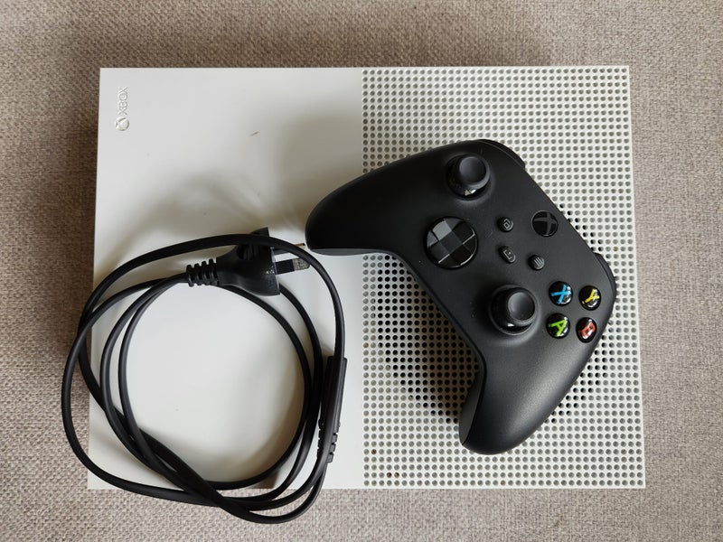 Xbox One S Carousel 1