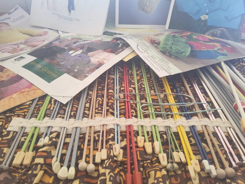 Knitting needles and patterns Carousel 1