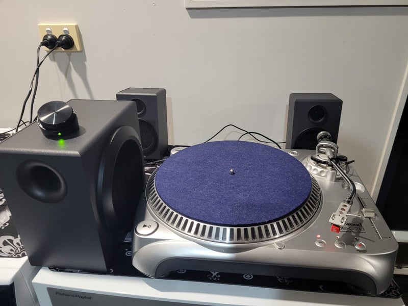 Sherwood DEK - 7U Turntable. New Stylus with Logitec speaker system.63885571633922111