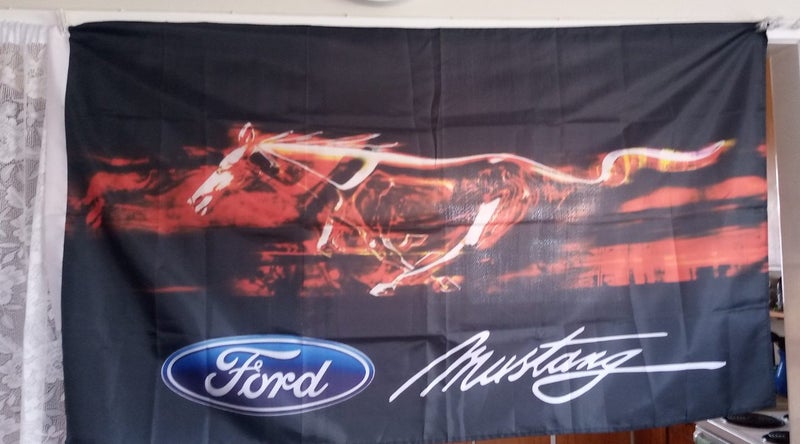 Ford Mustang flag Carousel 1