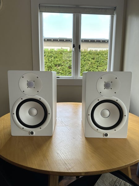 Yamaha HS8 8 inch Powered Studio Monitor (PAIR) - White Carousel 1