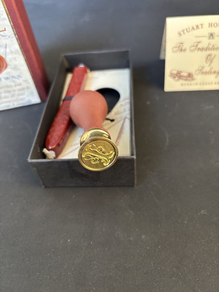 Wax seal “I” or “-“ Carousel 2