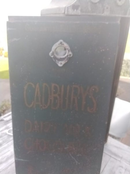 Pre decimal chocolate vending machine Carousel 6