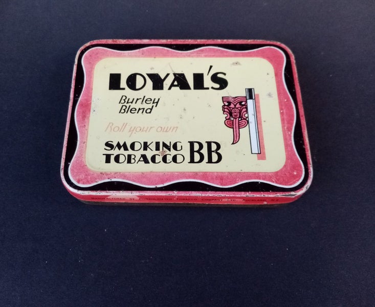 Loyal's tobacco tin Carousel 1