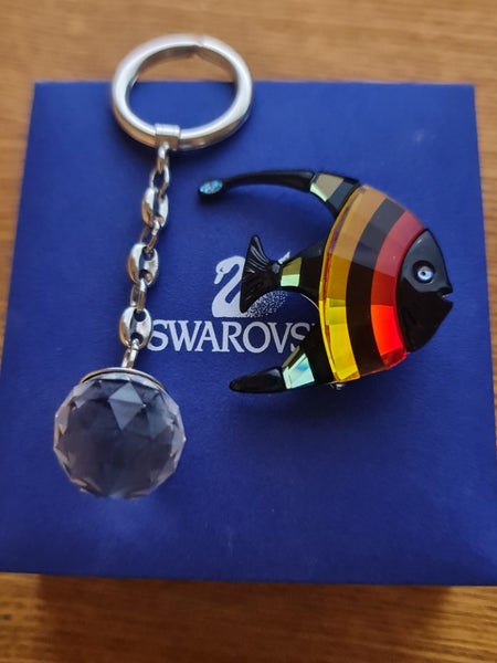$1Reserve SWAROVSKI Brooch & keychain Carousel 1