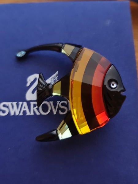 $1Reserve SWAROVSKI Brooch & keychain Carousel 5
