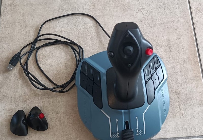 Thrustmaster TCA Sidestick Airbus Edition Carousel 1