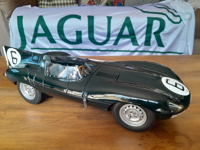 Jaguar D-Type - The 'Unicorn' 1:12 scale AUTOart Carousel 1
