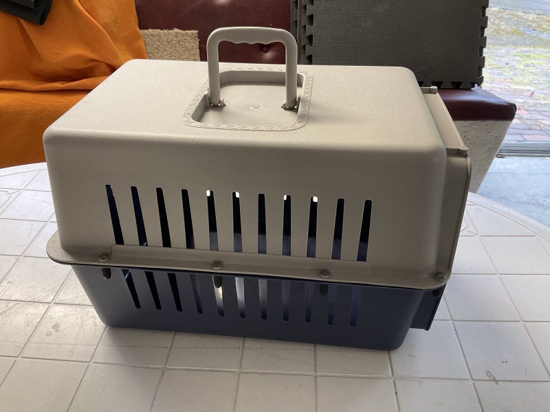 Travel cage for small dog or cat. Carousel 2