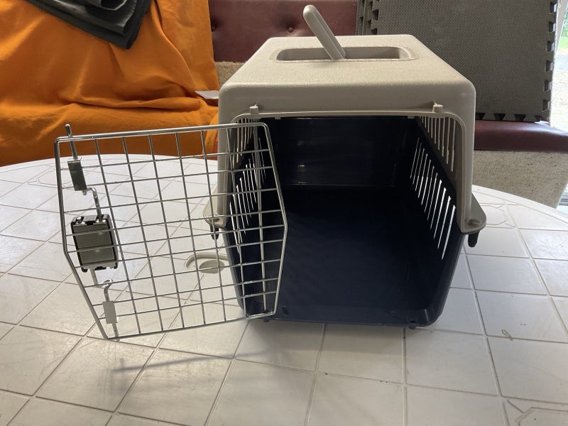 Travel cage for small dog or cat. Carousel 1