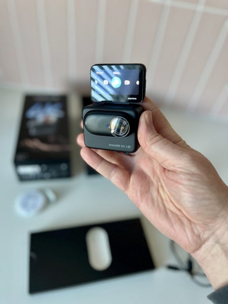 Insta360 GO 3S Standard Edition [128GB] (Midnight Black) Carousel 2