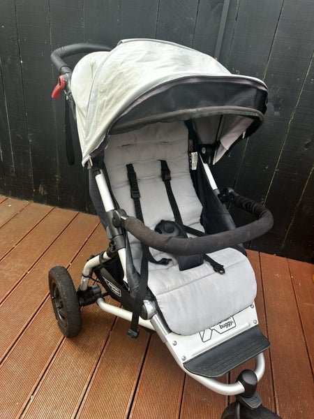 Great condition mountain buggy urban jungle Carousel 1