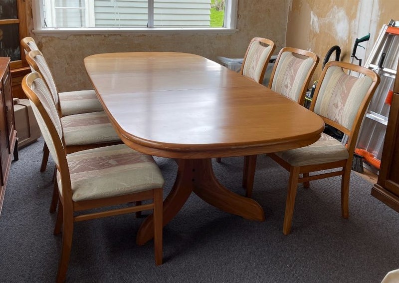 Danske Møbler Solid Rimu Dining Suite – Extendable, Seats 6–863722369638401111