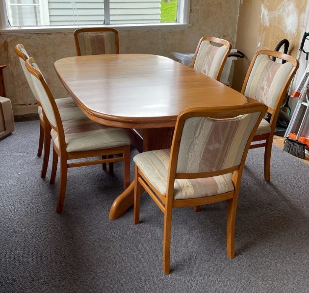 Danske Møbler Solid Rimu Dining Suite – Extendable, Seats 6–863722369638401112