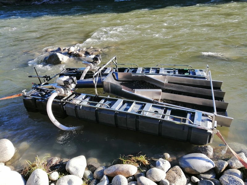 Gold dredge 6 inch triple sluice Carousel 1
