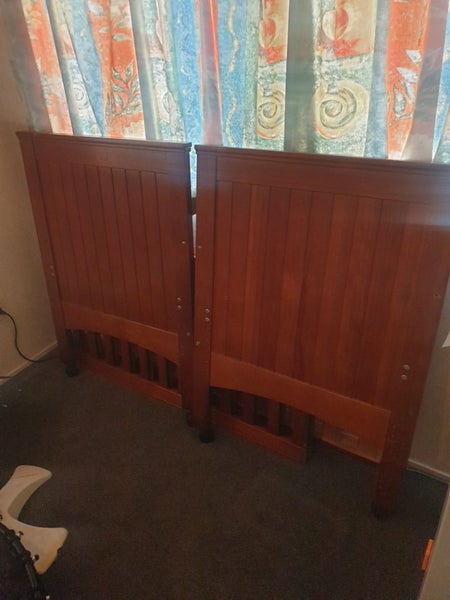 Adjustable cot/ toddler bed Carousel 1
