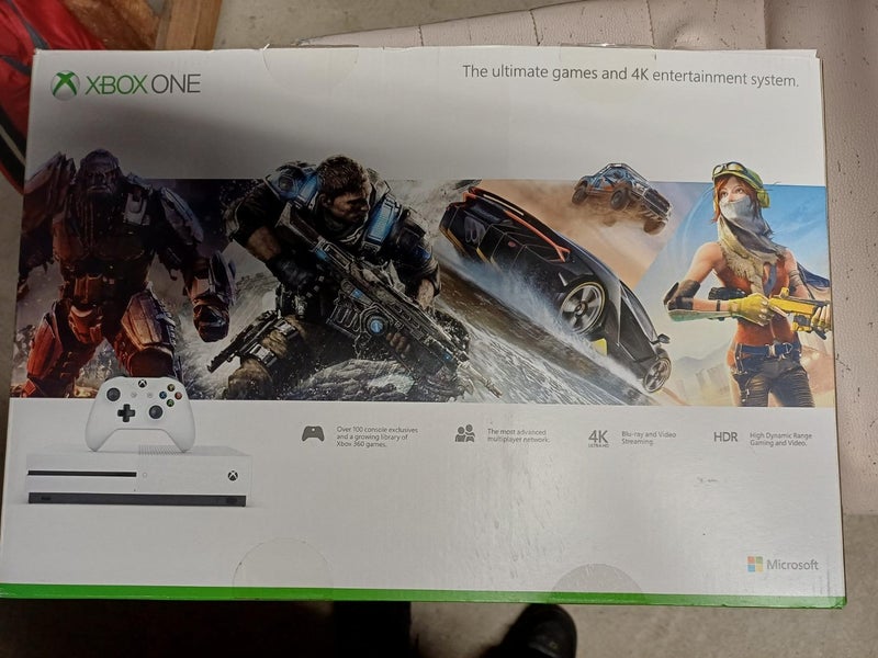 X-Box 1S with 1 controller Carousel 1