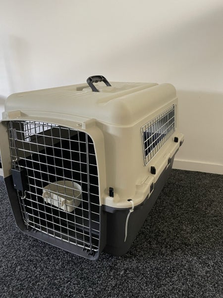 Pet airline carrier Carousel 1