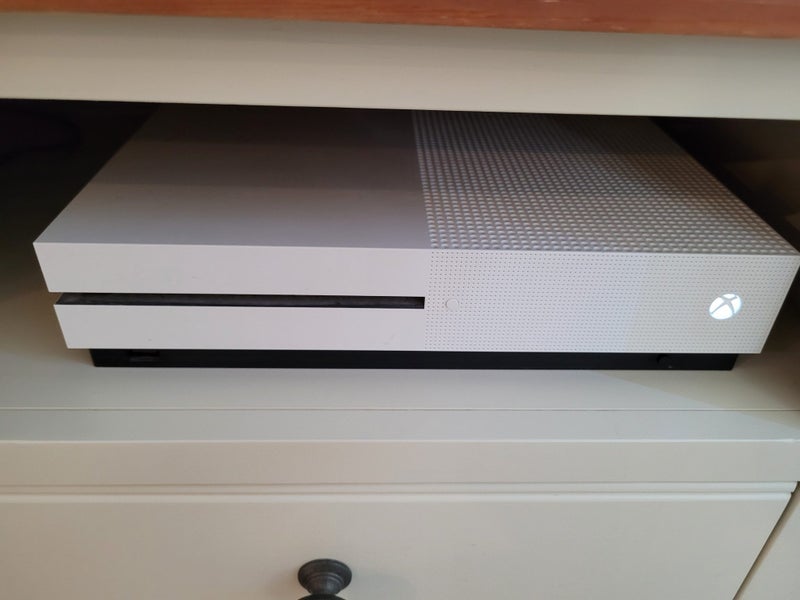 Xbox One S 512gb Console + 2 controllers - $1 Reserve Carousel 1