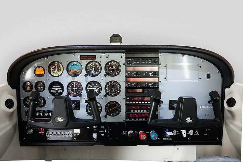 TRC4000 Enclosed Cessna 172 Flight Simulator Carousel 1