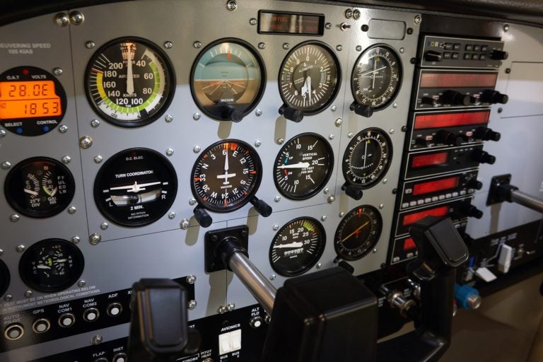 TRC4000 Enclosed Cessna 172 Flight Simulator Carousel 8