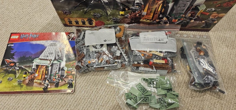 Lego Harry Potter- Hagrid's hut 3rd gen 2010 Carousel 2