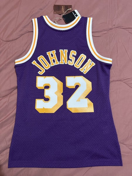 Mitchell & Ness NBA Los Angeles Lakers 84 85 Home Magic Johnson Swingman Jersey Carousel 2