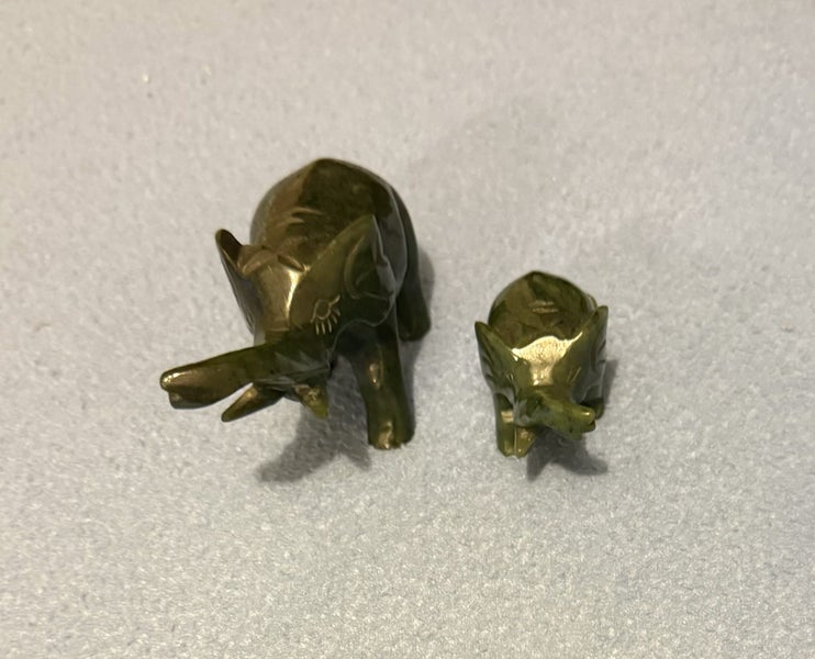 Greenstone Jade Elephants Vintage and rare Carousel 2