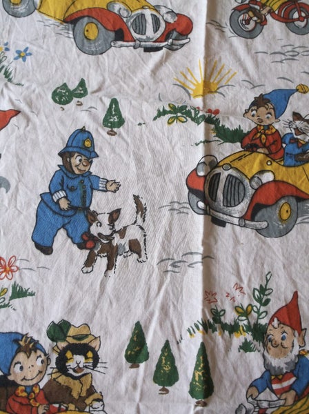 5 BITS AND PIECES OF VINTAGE NODDY FABRIC Carousel 18