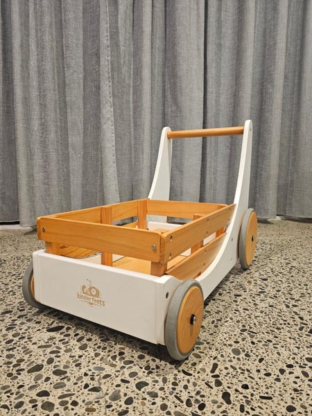 Kinder Feets - Walker Carousel 1