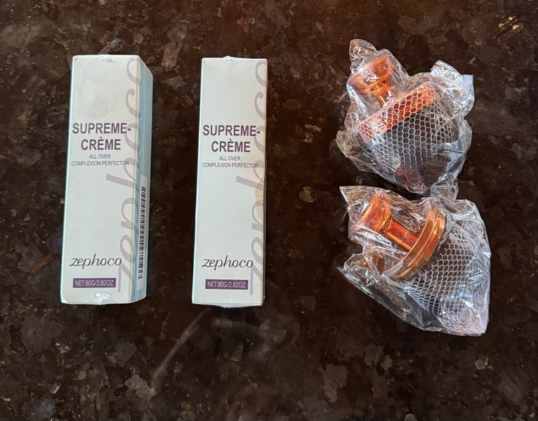 Supreme Crème Body Glow and Concealer with brushes - Ivory White Carousel 1