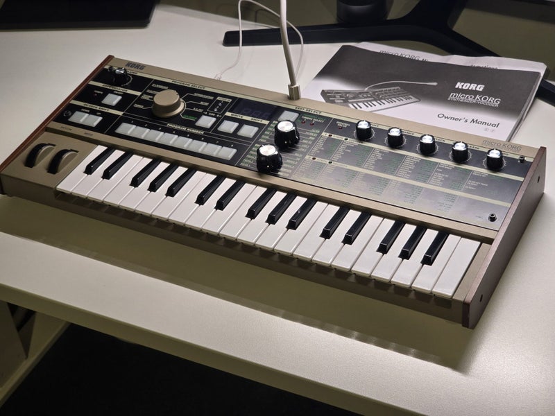 Korg microKORG Synth/Vocoder *LIKE NEW* Carousel 1
