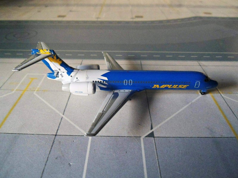 Scale 1/400 Dragon Wings - Boeing B717-200 Impulse Carousel 1