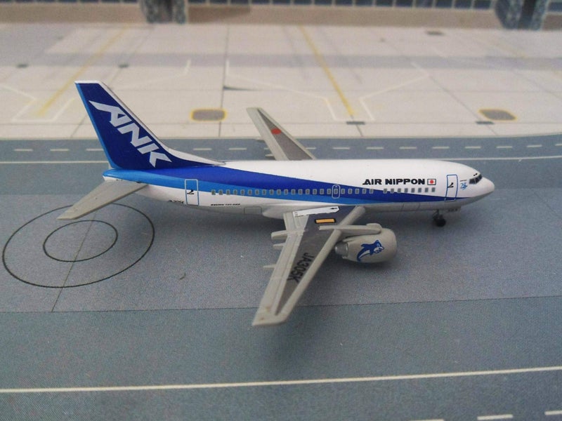 Scale 1/400 Dragon Wings - Boeing B737-500 ANK Air Nippon Carousel 2