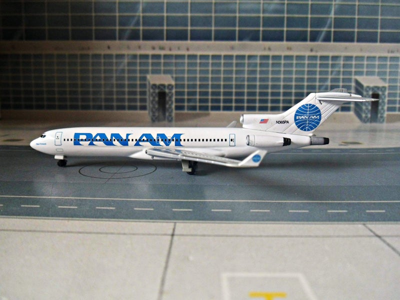Scale 1/400 Dragon Wings - Boeing B727-200 Pan American World Airways Carousel 2