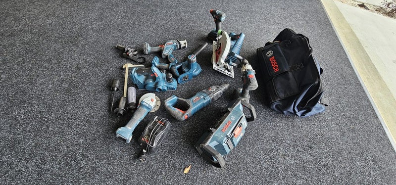 Bosch 10 piece set with 8amp batteries Carousel 4