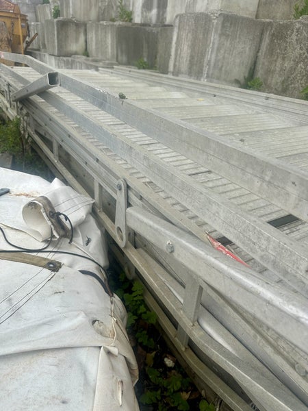 5m Ali Stairs with guard rails63909681089666114