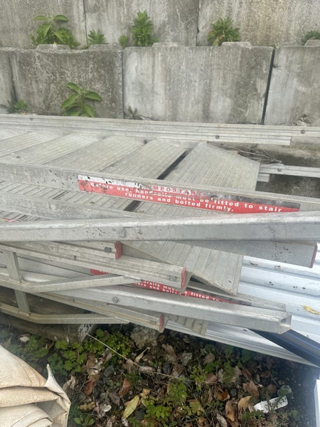 5m Ali Stairs with guard rails63909681089666113