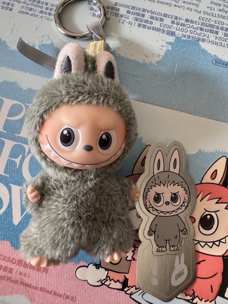 Labubu Pin for Love - Secret ! Carousel 1