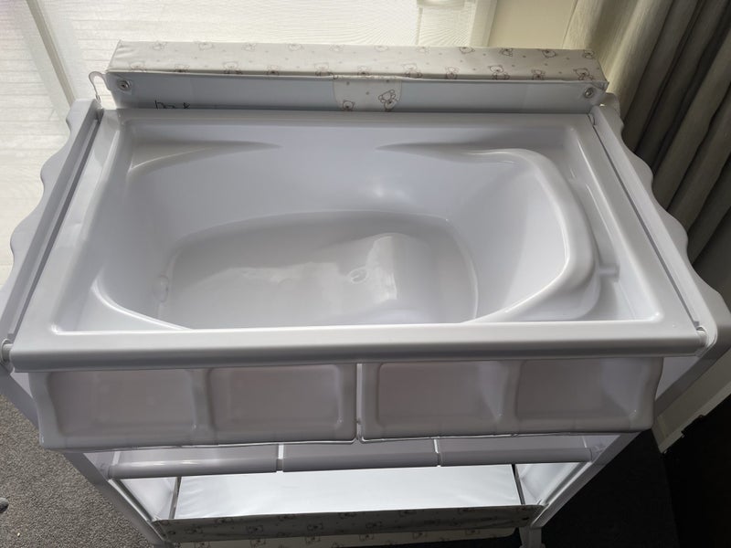 Baby bath/change table Carousel 2