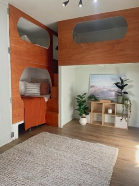 40ft Expanding Container Home - 55 sq mtrs - plus approx 1500 ltr water tank Carousel 13