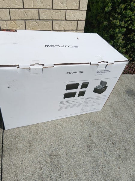 Portable fridge/freezer with ice maker $86063856325589506111