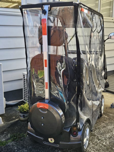 NORDIC MOBILITY SCOOTER - FULL WEATHER SHIELD, LIGHTS, WIPERS ETC Carousel 2
