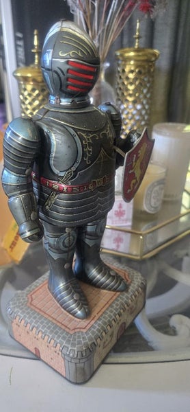 Vintage tin toy of knight in Armor Carousel 11