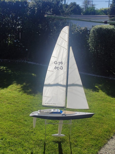 radio control yacht Carousel 1