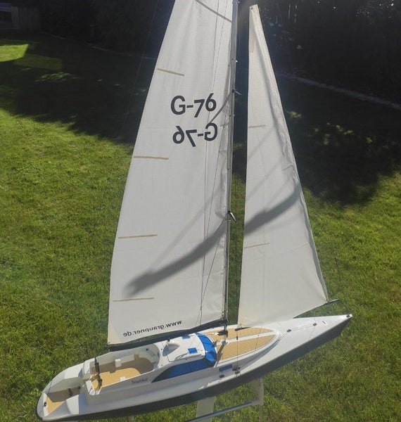 radio control yacht Carousel 9