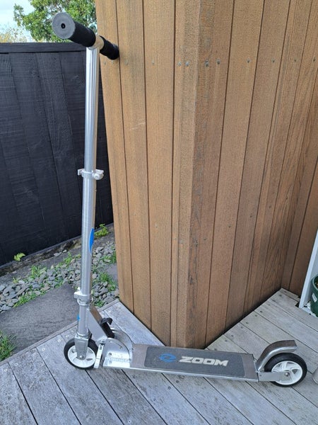 Zoom Scooter Carousel 1