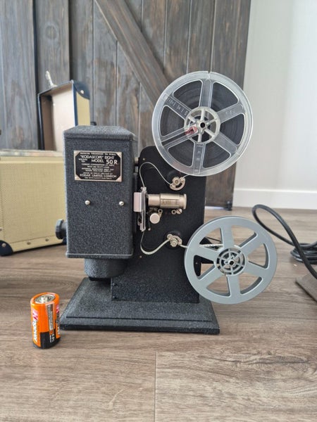 Vintage Movie Projectors & Cameras Collection63745291276290113