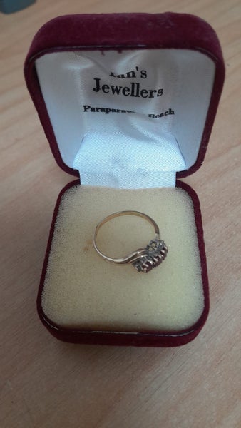 Stunning 9ct Ruby and Gold Ring Carousel 4